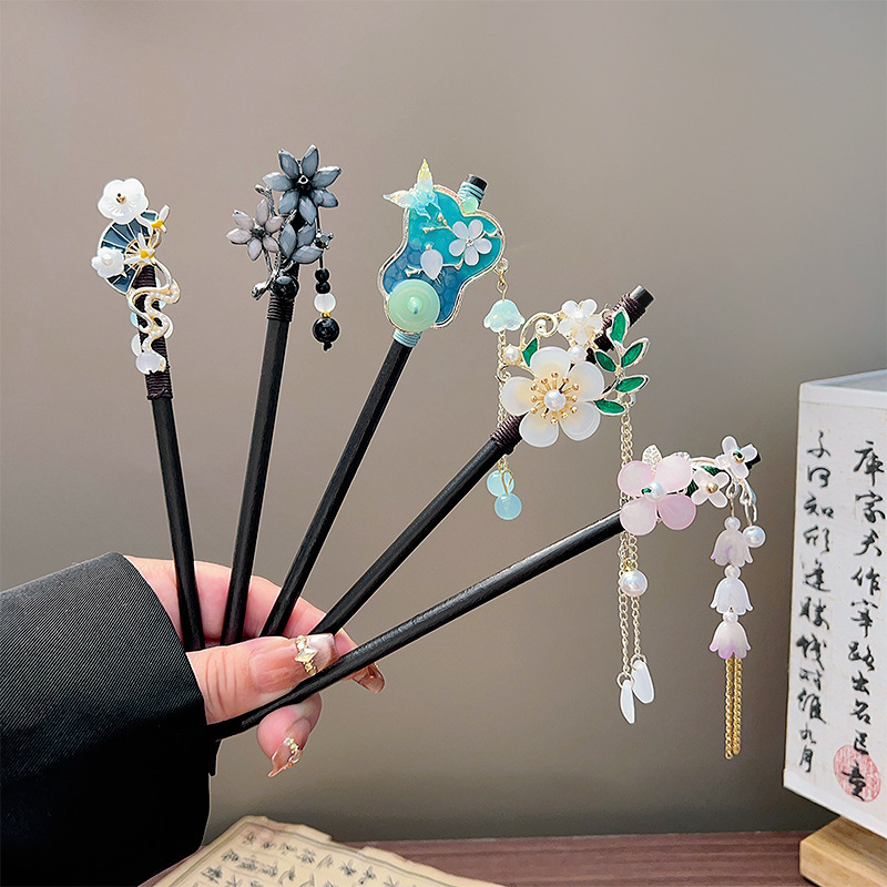 Women Knight Accessories - Classic Tassel Hair Stick Black Wooden